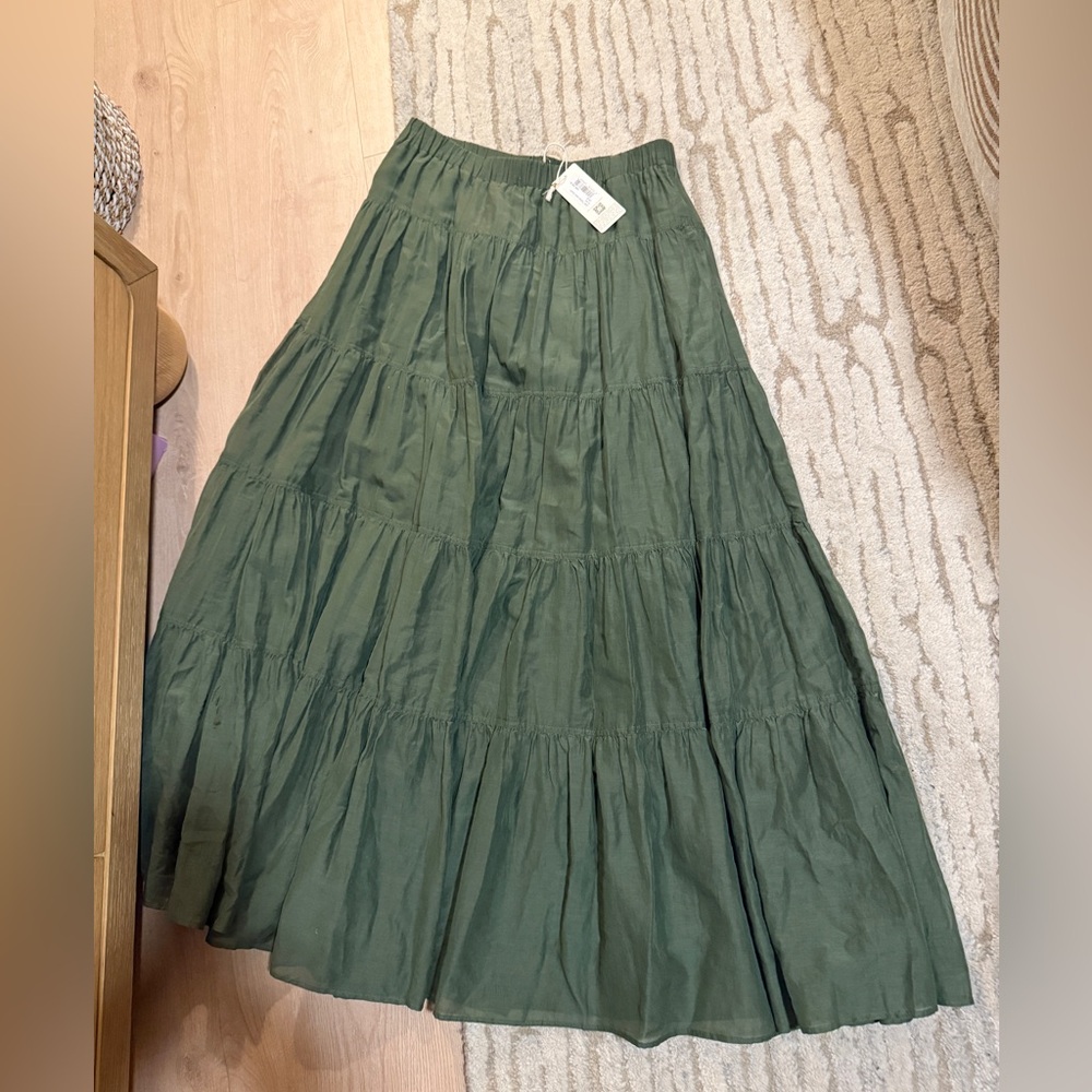 Unsubscribed long tiered skirt